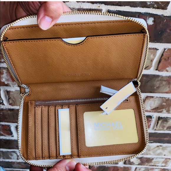 OFFERS? NEW Michael Kors LG Phone Case Wallet-Vanilla - Picture 4 of 5